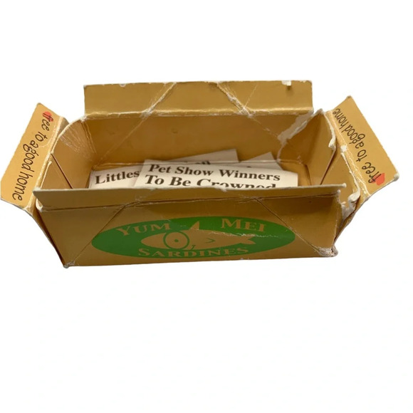 Littlest Pet Shop Kitty #52, Sardines and Box - Picture 2 of 8